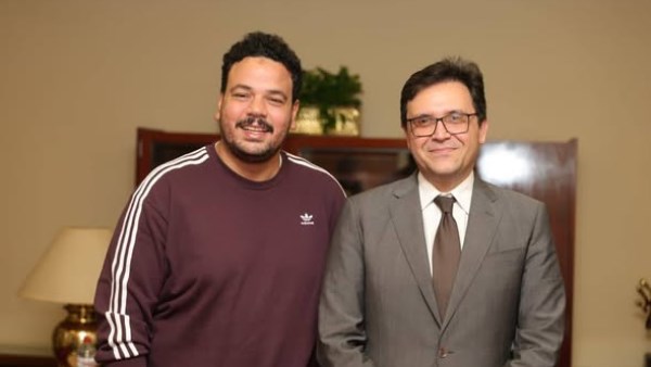  لدعم الإبداع الشبابي.. وزير الثقافة يبحث التعاون الفني مع الفنان مصطفى غريب