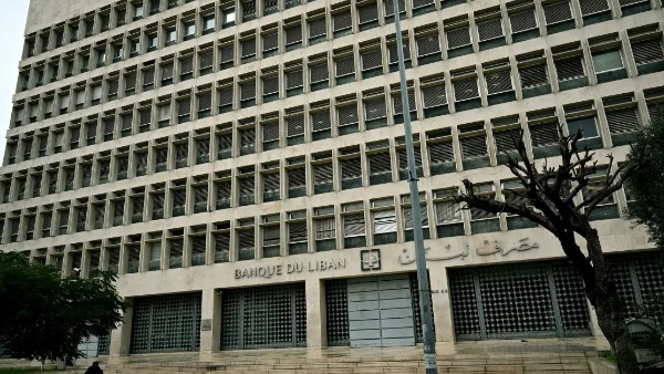لبنان يخطو نحو معالجة أزمة الودائع بدعم رسمي لقانون الاستقرار المالي