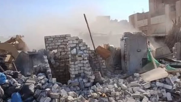 التنمية المحلية: التصدي لمخالفات المباني وإزالة تعديات على أملاك الدولة وبدء هدم عقار آيل للسقوط في شبرا 