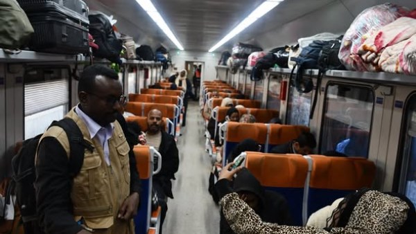 بالصور.. تسير الرحلة 43 ضمن مشروع العودة الطوعية للأشقاء السودانيين