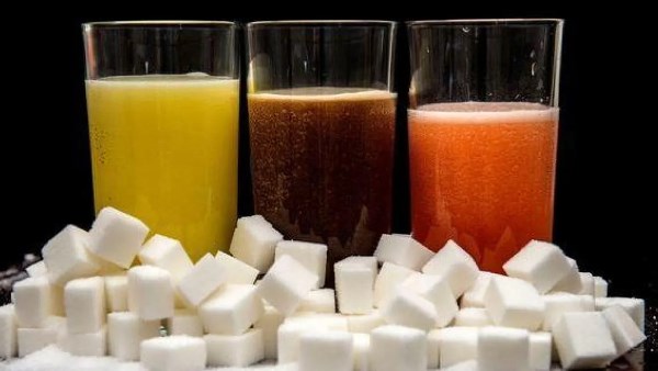 السعودية تعلن تطبيق تعديلات لائحة الضريبة الانتقائية على المشروبات المُحلّاة.. الموعد