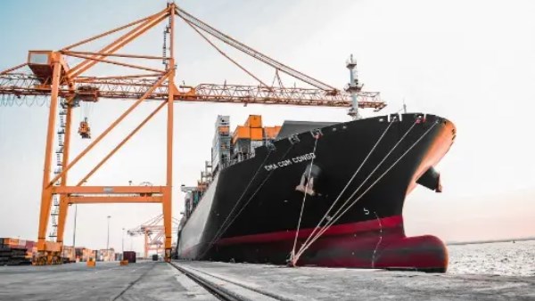 "موانئ" وACT توقعان عقدًا بميناء الجبيل لاستثمار 500 مليون ريال في خزانات كيميائية