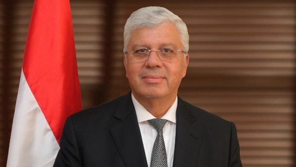 الدكتور أيمن عاشور