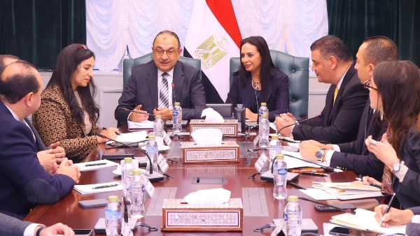 وزيرا التضامن الاجتماعي وقطاع الأعمال 