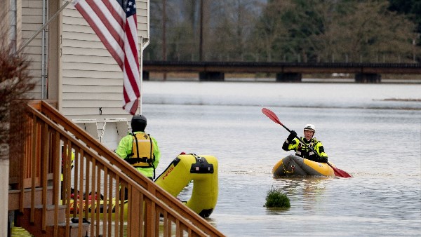 فيضانات عارمة