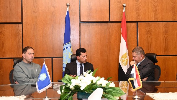 وزير الشباب والرياضة