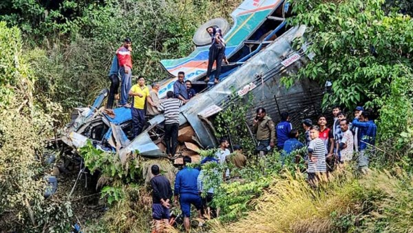 سقوط حافلة ركاب