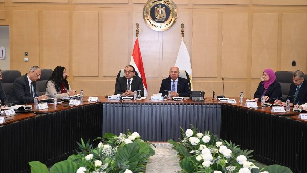 وزير الصناعة والنقل 