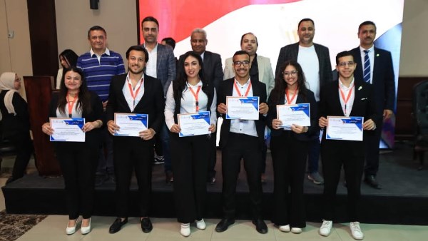 «الشباب والرياضة» تختتم فعاليات الملتقى الأول لمراكز القيادات الطلابية بمشاركة 20 جامعة «الشباب والرياضة» تختتم فعاليات الملتقى الأول لمراكز القيادات الطلابية بمشاركة 20 جامعة
