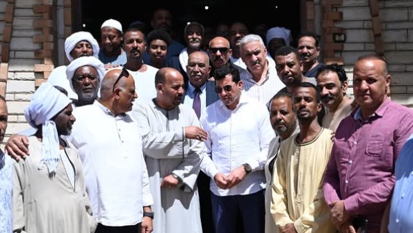وزير الرياضة يبحث متطلبات مشايخ العبابدة بمدينة دراو بأسوان وزير الرياضة يبحث متطلبات مشايخ العبابدة بمدينة دراو بأسوان