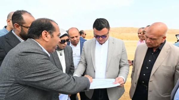 بالصور.. وزير الإسكان يتفقد مشروع «الإسكان الحر» بمدينة السويس الجديدة
