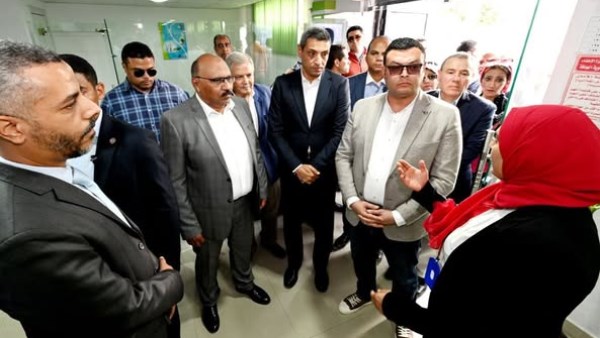 وزير الإسكان يوجه بالتوسع في مراكز خدمة العملاء بالسويس