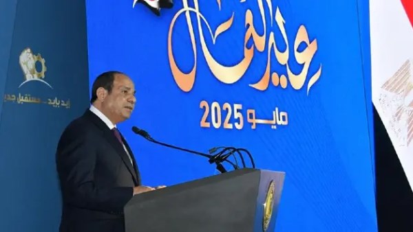 الرئيس السيسي يعلن توقيعه رسميًّا على قانون العمل الجديد