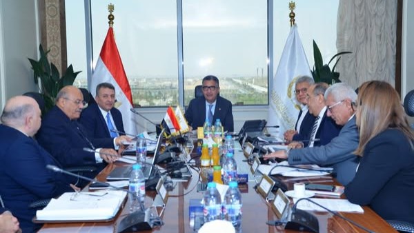 وزير التموين يبحث مستجدات إنتاج الزيوت وأهمية زيادة الكميات المطروحة في الأسواق وزير التموين يبحث مستجدات إنتاج الزيوت وأهمية زيادة الكميات المطروحة في الأسواق