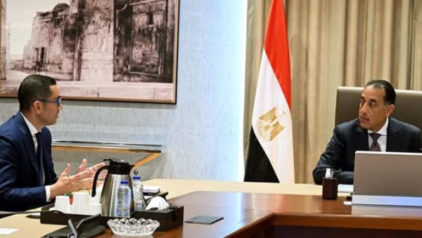 رئيس الوزراء يستعرض مستجدات تقليل زمن الإفراج الجمركي رئيس الوزراء يستعرض مستجدات تقليل زمن الإفراج الجمركي