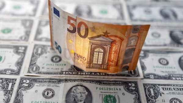 شركات أوروبية تحذر من صعود اليورو المستمر أمام الدولار.. ما القصة؟ شركات أوروبية تحذر من صعود اليورو المستمر أمام الدولار.. ما القصة؟