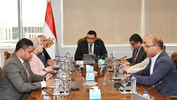 وزير الإسكان يتابع خدمات البوابة الإلكترونية المقدمة للمواطنين