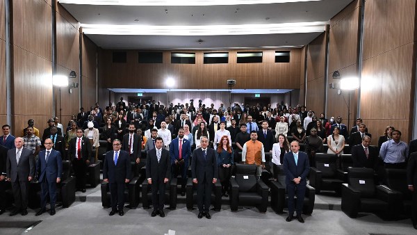 رئيس الوزراء يستقبل 150 من القيادات الشبابية من 80 دولة