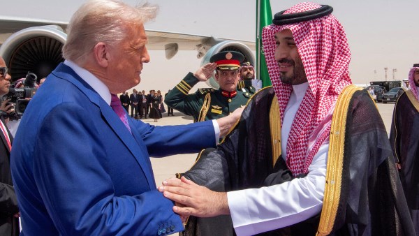 ترامب: نتخذ خطوات لتقوية الشراكة مع السعودية ترامب: نتخذ خطوات لتقوية الشراكة مع السعودية