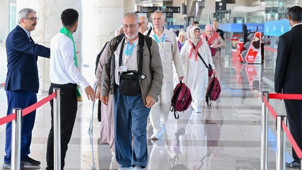 مبادرة «طريق مكة» تنهي إجراءات سفر الحجاج خلال دقائق مبادرة «طريق مكة» تنهي إجراءات سفر الحجاج خلال دقائق