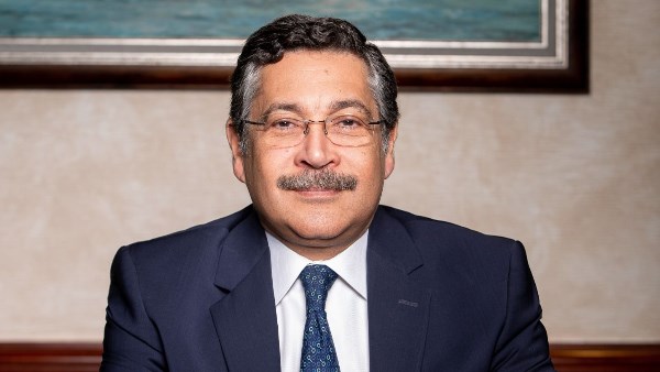 حسن غانم الرئيس التنفيذي والعضو المنتدب لـ «بنك التعمير والإسكان» حسن غانم الرئيس التنفيذي والعضو المنتدب لـ «بنك التعمير والإسكان»