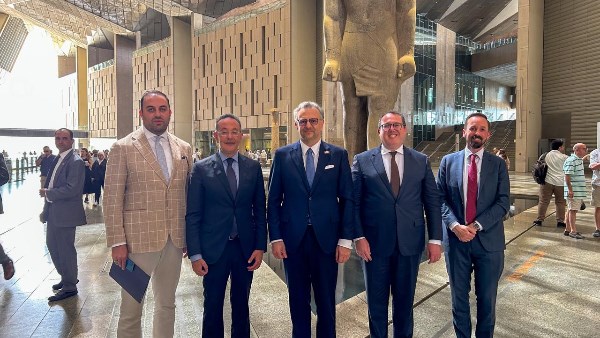 المتحف المصري الكبير يستقبل كبير مستشاري الرئيس الأمريكي للشؤون العربية والشرق الأوسط المتحف المصري الكبير يستقبل كبير مستشاري الرئيس الأمريكي للشؤون العربية والشرق الأوسط
