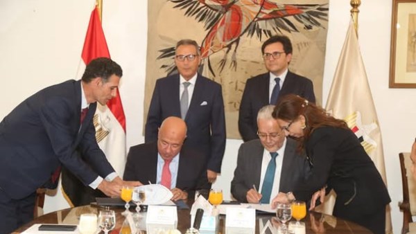 توقيع بروتوكول تعاون لتشغيل مبنى "السلطان حسين" بالإسكندرية توقيع بروتوكول تعاون لتشغيل مبنى "السلطان حسين" بالإسكندرية