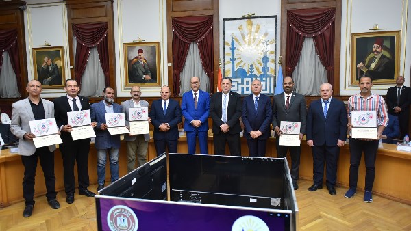 وزير العمل محمد جبران وزير العمل محمد جبران