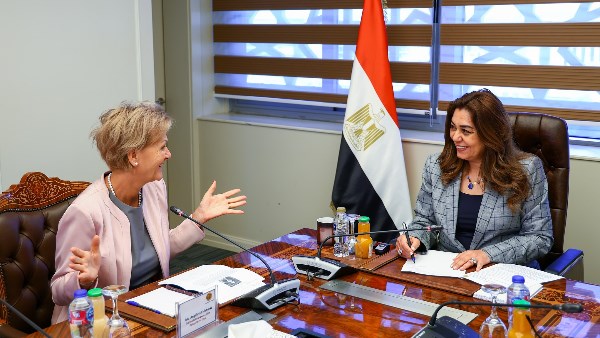 الدكتورة منال عوض الدكتورة منال عوض