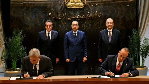  مراسم التوقيع 