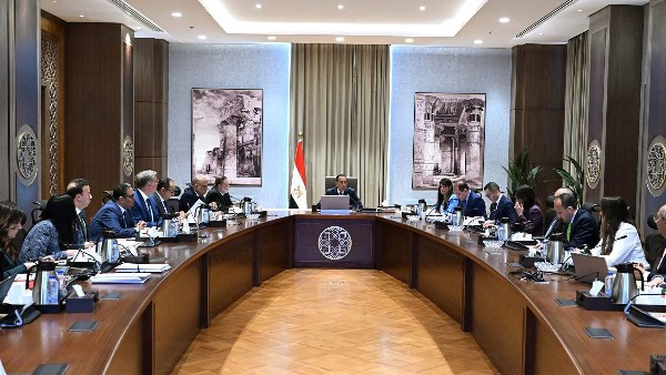 رئيس الوزراء يتابع مستجدات الموقف الحالي لبرنامج الطروحات الحكومية رئيس الوزراء يتابع مستجدات الموقف الحالي لبرنامج الطروحات الحكومية