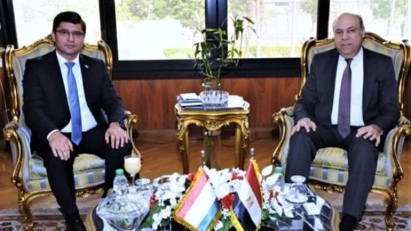 وزير الطيران المدني يبحث مع سفير طاجيكستان فرص التوسع في الربط الجوي بين البلدين وزير الطيران المدني يبحث مع سفير طاجيكستان فرص التوسع في الربط الجوي بين البلدين