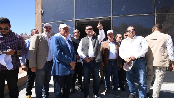 وزير الإسكان يتفقد النزل البيئي الجديد والمنتجع الجبلي ضمن تطوير موقع «التجلى الأعظم» فوق أرض السلام بسانت كاترين وزير الإسكان يتفقد النزل البيئي الجديد والمنتجع الجبلي ضمن تطوير موقع «التجلى الأعظم» فوق أرض السلام بسانت كاترين