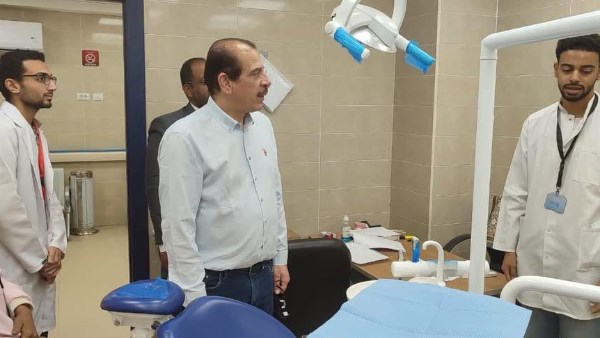 نائب وزير الصحة يُوصِي بصرف مكافأة للفرق الطبية المتميزة.. ويوقع جزاء على المقصرين