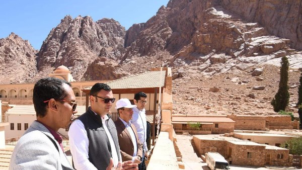 وزير الإسكان يزور دير سانت كاترين بمنطقة وادي الدير وزير الإسكان يزور دير سانت كاترين بمنطقة وادي الدير