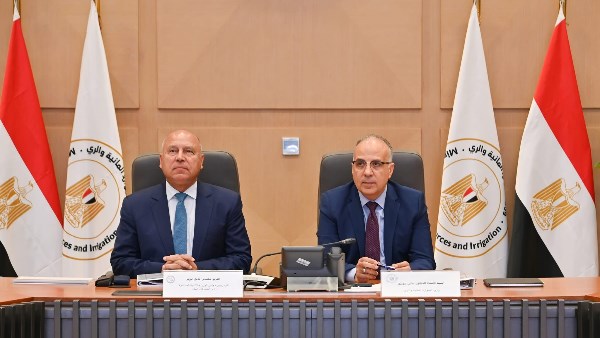 اجتماع اللجنة العليا لتراخيص الشواطئ اجتماع اللجنة العليا لتراخيص الشواطئ