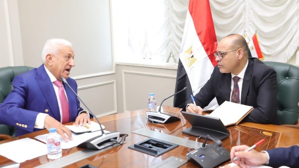 وزير العمل يلتقي وفدًا من «الجمعية المصرية لأصحاب المدارس الخاصة» وزير العمل يلتقي وفدًا من «الجمعية المصرية لأصحاب المدارس الخاصة»