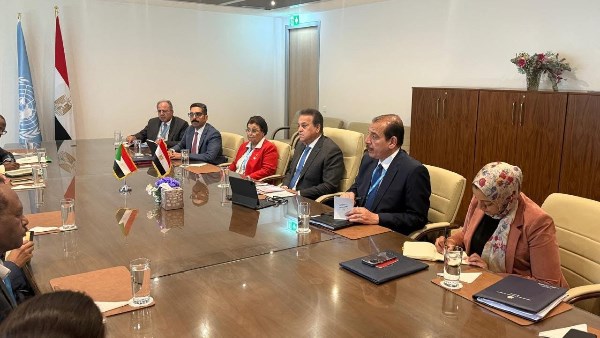 وزير الصحة يلتقي وزير الصحة السوداني لبحث أوجه التعاون المشترك وزير الصحة يلتقي وزير الصحة السوداني لبحث أوجه التعاون المشترك