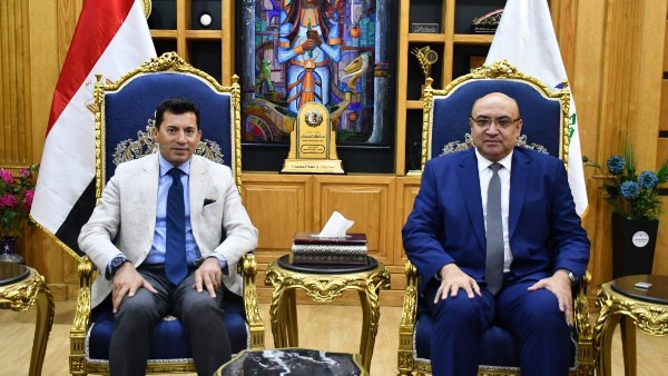 وزيرالشباب والرياضة يزور جامعة المنصورة للمشاركة في مناقشة رسالة دكتوراه بكلية التجارة وزيرالشباب والرياضة يزور جامعة المنصورة للمشاركة في مناقشة رسالة دكتوراه بكلية التجارة