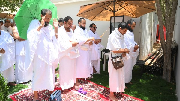 استعدادًا للنفرة من عرفات.. حجاج الجمعيات الأهلية يتهيأون للتوجه إلى مزدلفة مع غروب الشمس استعدادًا للنفرة من عرفات.. حجاج الجمعيات الأهلية يتهيأون للتوجه إلى مزدلفة مع غروب الشمس