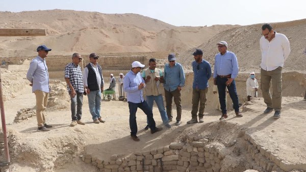 الأمين العام للمجلس الأعلى للآثار يتفقد المقاصير الجنوبية في معبد الأخ منو بالأقصر الأمين العام للمجلس الأعلى للآثار يتفقد المقاصير الجنوبية في معبد الأخ منو بالأقصر