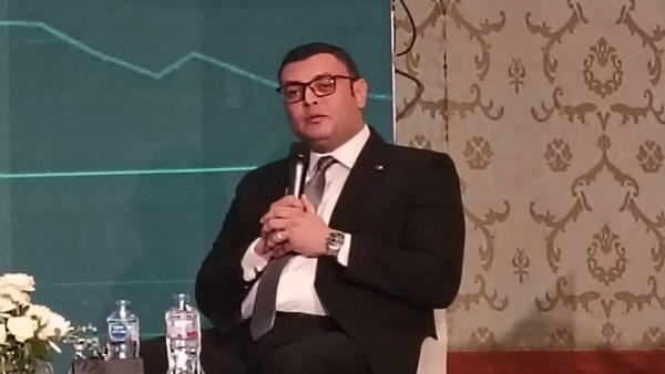 وزير الإسكان 
