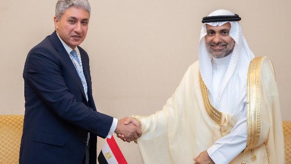 وزير السياحة يستعرض سبل تطوير منظومة الحج والعمرة مع الجانب السعودي وزير السياحة يستعرض سبل تطوير منظومة الحج والعمرة مع الجانب السعودي