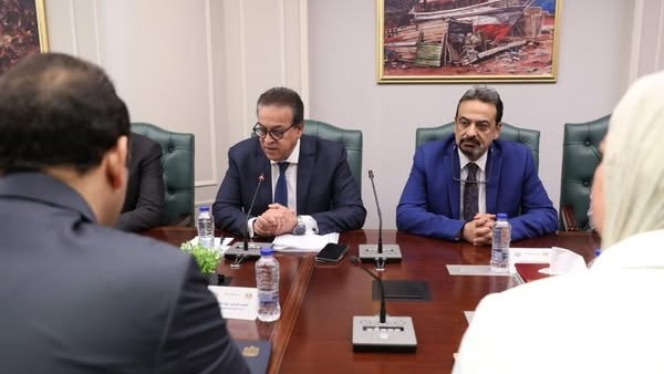 وزير الصحة يبحث الفرص الاستثمارية في تطوير السياحة العلاجية وزير الصحة يبحث الفرص الاستثمارية في تطوير السياحة العلاجية