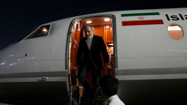 تفاصيل زيارة وزير الخارجية الإيراني إلى مصر تفاصيل زيارة وزير الخارجية الإيراني إلى مصر