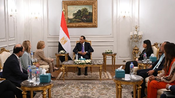 المشاط: بنك الاستثمار الأوروبي يقدم 127 مشروعًا بقيمة 14 مليار يورو المشاط: بنك الاستثمار الأوروبي يقدم 127 مشروعًا بقيمة 14 مليار يورو