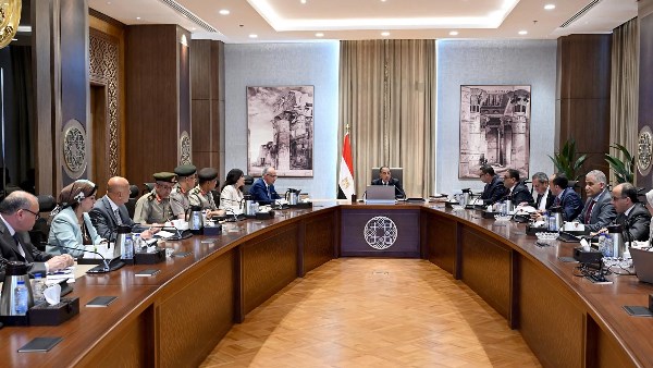 رئيس الوزراء يتابع جهود توفير الاحتياجات اللازمة من مياه الشرب رئيس الوزراء يتابع جهود توفير الاحتياجات اللازمة من مياه الشرب