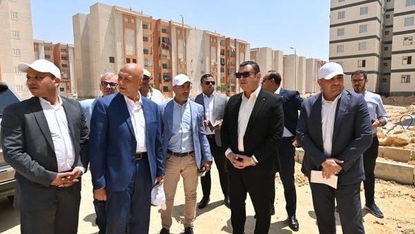 وزير الإسكان يتفقد عددًا من المشروعات بمدينة بدر