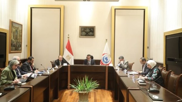 وزير الصحة يستعرض ملف توطين صناعة الأدوية في مصر وزير الصحة يستعرض ملف توطين صناعة الأدوية في مصر