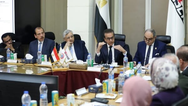 وزير الصحة يستعرض الخطط الاستثمارية المستقبلية لشركة «ڤاكسيرا» وزير الصحة يستعرض الخطط الاستثمارية المستقبلية لشركة «ڤاكسيرا»